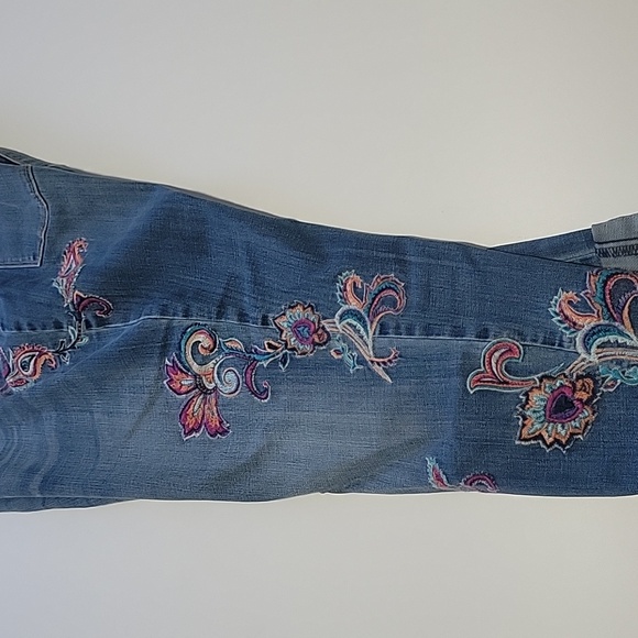Chico's Blue Embroidered Cropped Jeans Sz 2.5 - Picture 14 of 16